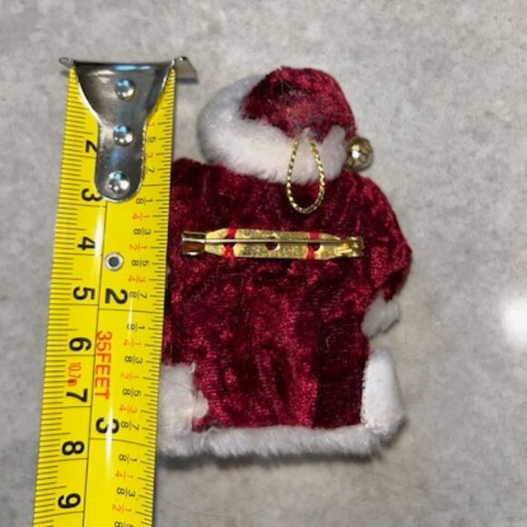 Santa Brooch Holiday Coat Lapel Pin Red Fabric Molded Resin - Picture 2 of 3